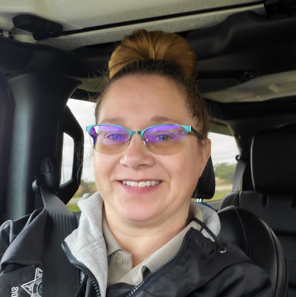 Meet your Posher, Lori Ann - Picture 3 of 3